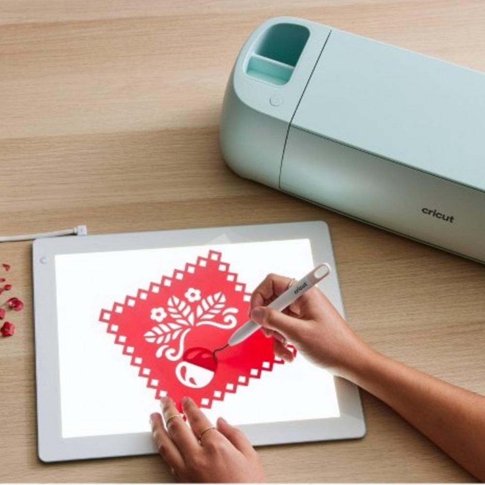 Cricut BrightPad Bundle - Picture 2 of 4